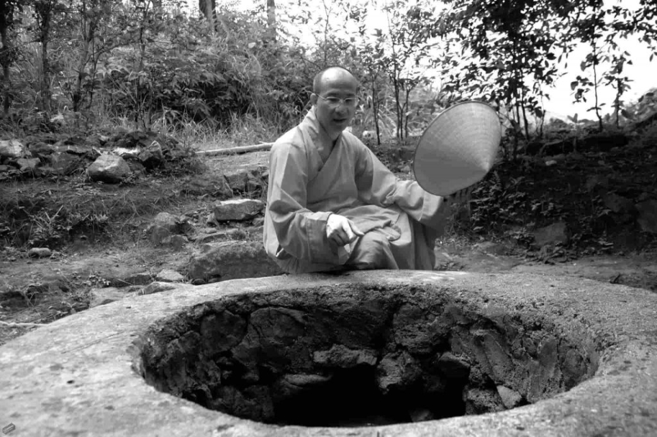 Ngày mới về chùa, nguồn nước chủ yếu là từ giếng Thần nhỏ