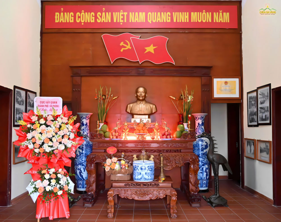 Ban thờ cố Chủ tịch nước Tôn Đức Thắng trong không gian trang nghiêm