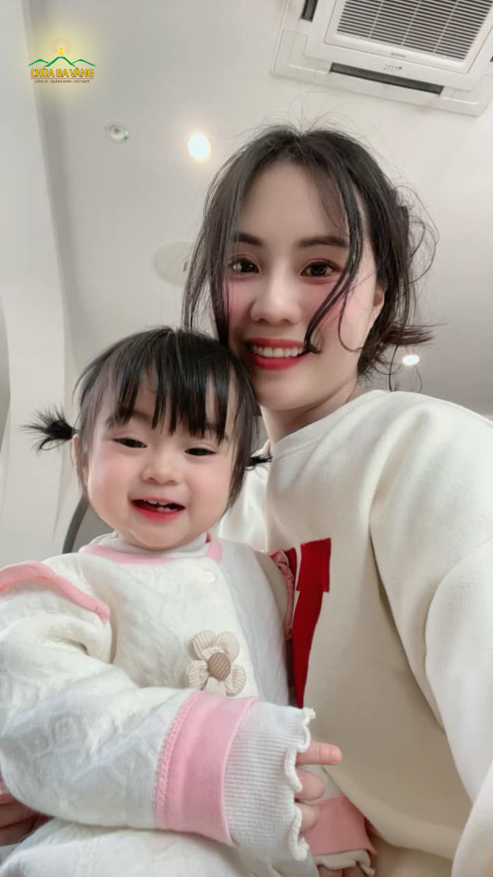 Chị Vân rất hạnh phúc khi các hiện tượng đau dạ dày đã chuyển hóa sau khi tu tập, sám hối trong đàn lễ Ngũ Bách Danh