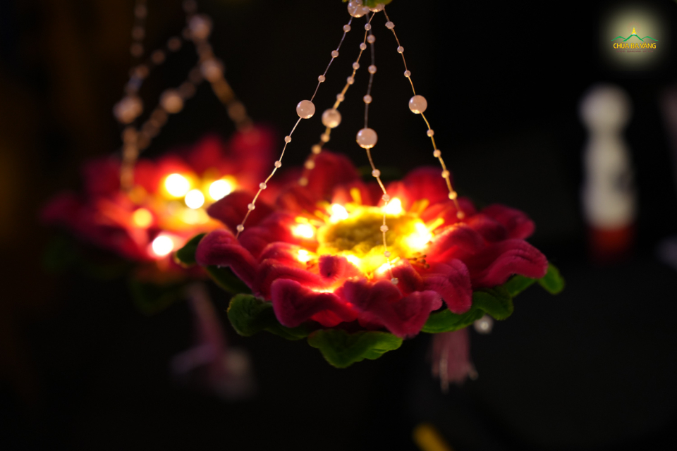 Những ánh đăng được thắp sáng