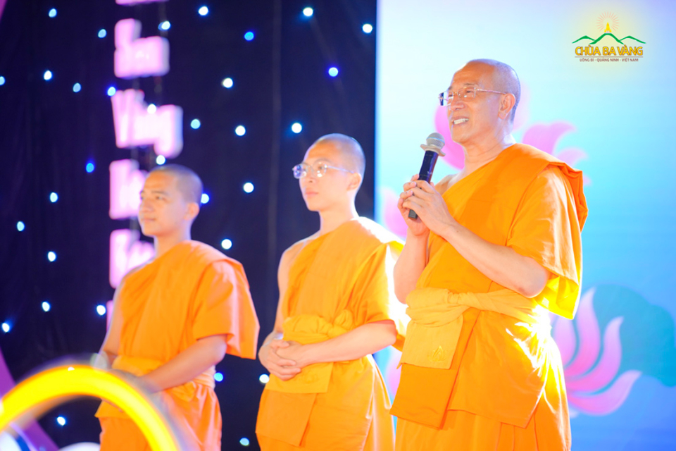 Sư Phụ Thích Trúc Thái Minh phát biểu tại chương trình