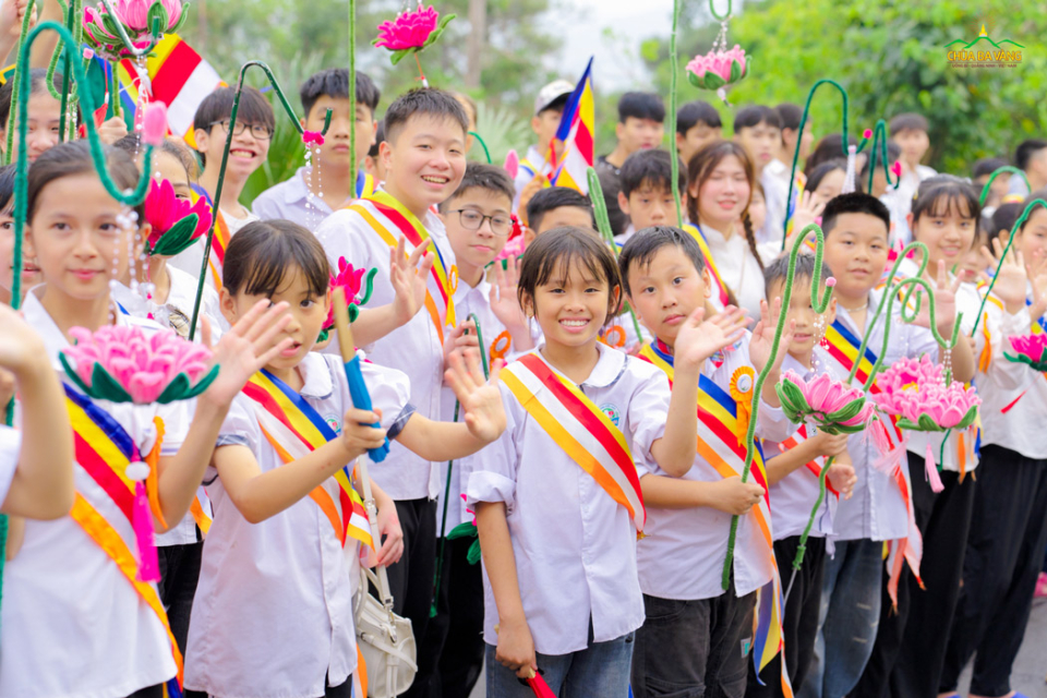 cac-ban-nho-voi-nu-cuoi-rang-ro