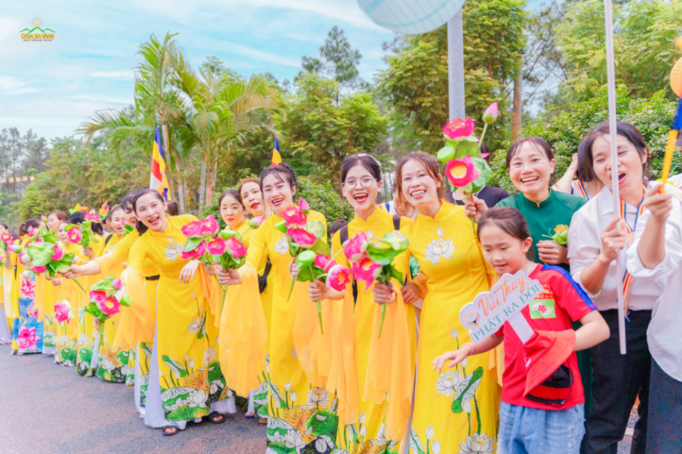 cac-Phat-tu-tran-ngap-niem-hanh-phuc