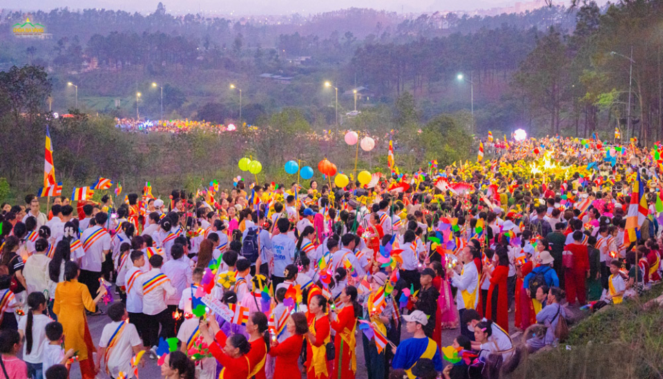 doan-nguoi-hoa-chung-niem-han-hoan