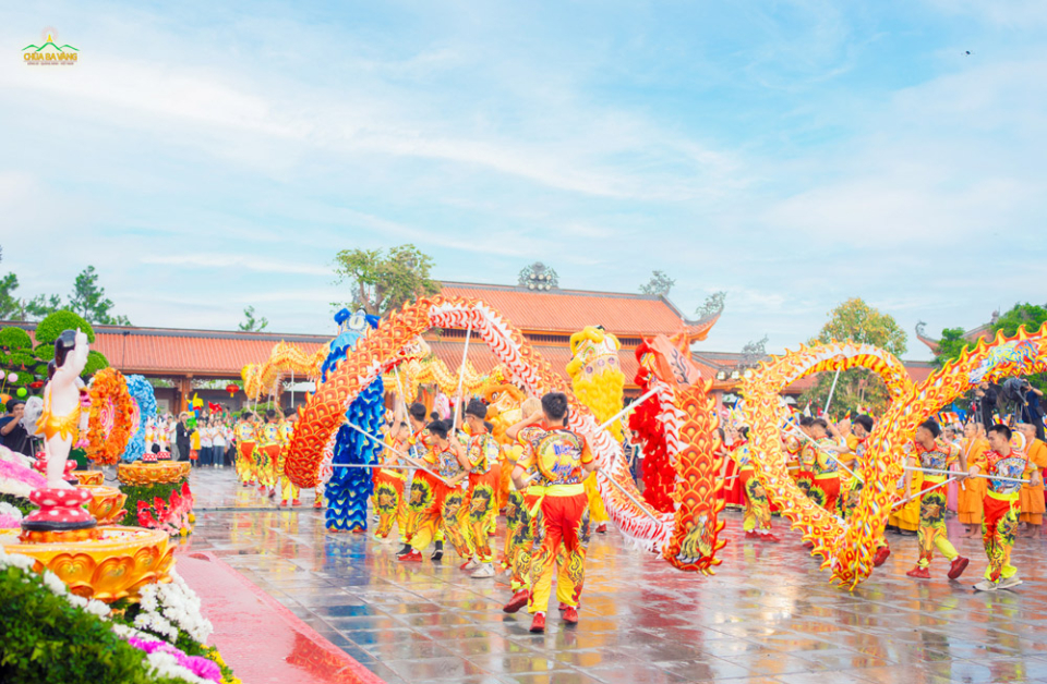 le-dieu-hanh-dien-ra-trong-khong-khi-mat-me