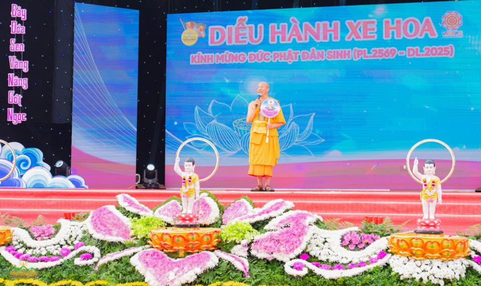 Sư Phụ Thích Trúc Thái Minh phát biểu trong chương trình