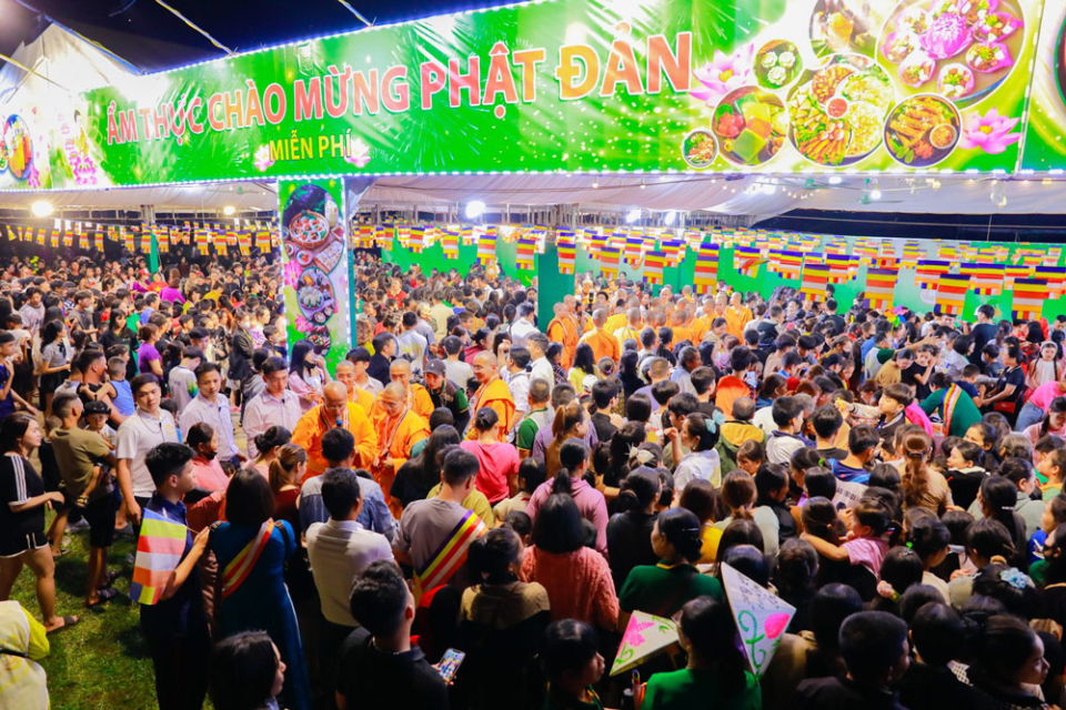khong-gian-am-thuc-chao-mung