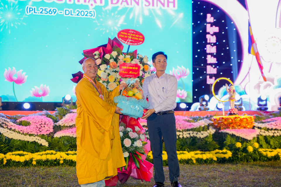 Phòng An ninh nội địa, Công an tỉnh Quảng Bình kính mừng Đại lễ Phật đản