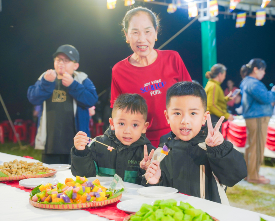Thưởng thức ẩm thực Tết Phật đản vui, rất vui, cực kỳ vui!