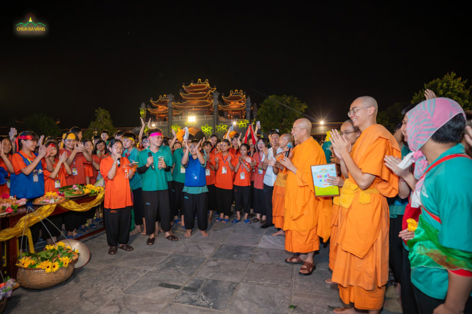 khoa-sinh-thuyet-trinh-gioi-thieu-gian-hang