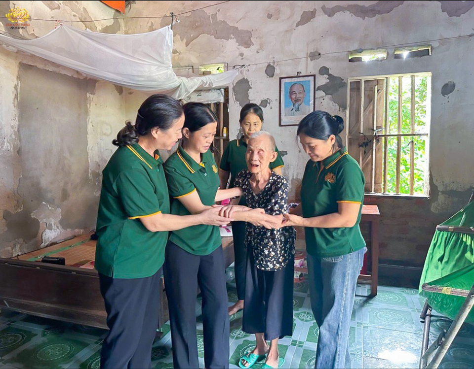 Nhớ ơn sinh dưỡng của cha mẹ để dũng mãnh phát tâm Bồ đề