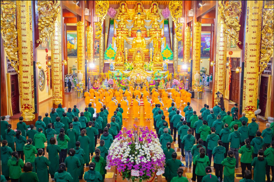 Cần dũng mãnh phát tâm Bồ đề báo đền ân đức của mười phương chư Phật