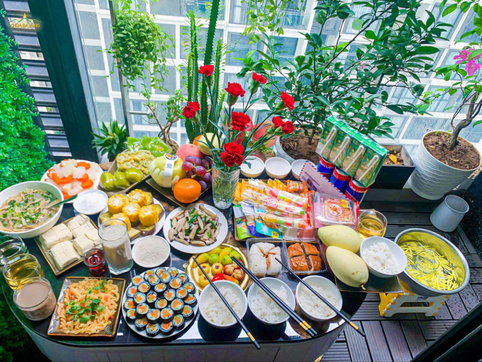 Lễ cúng thanh tịnh không có sự sát sinh sẽ mang lại lợi ích cho cả người cúng và hương linh (ảnh minh họa)