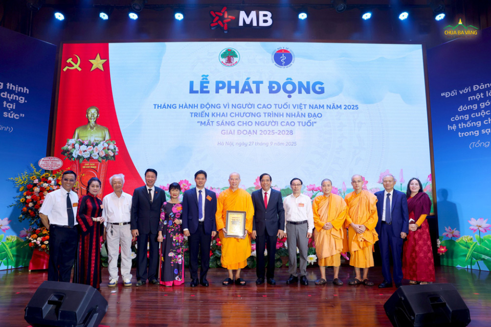 Với những đóng góp trong việc quan tâm và chăm sóc người cao tuổi, Sư Phụ Thích Trúc Thái Minh đã vinh dự đón nhận bằng vinh danh của Trung ương Hội Người cao tuổi Việt Nam