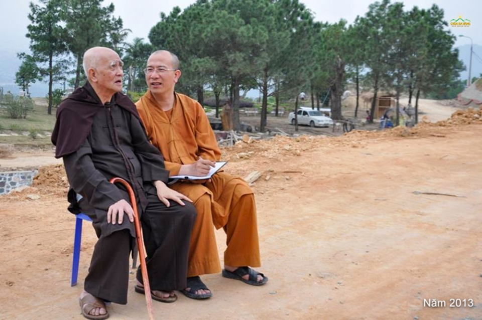 hoa-thuong-ve-chua-ba-vang-3