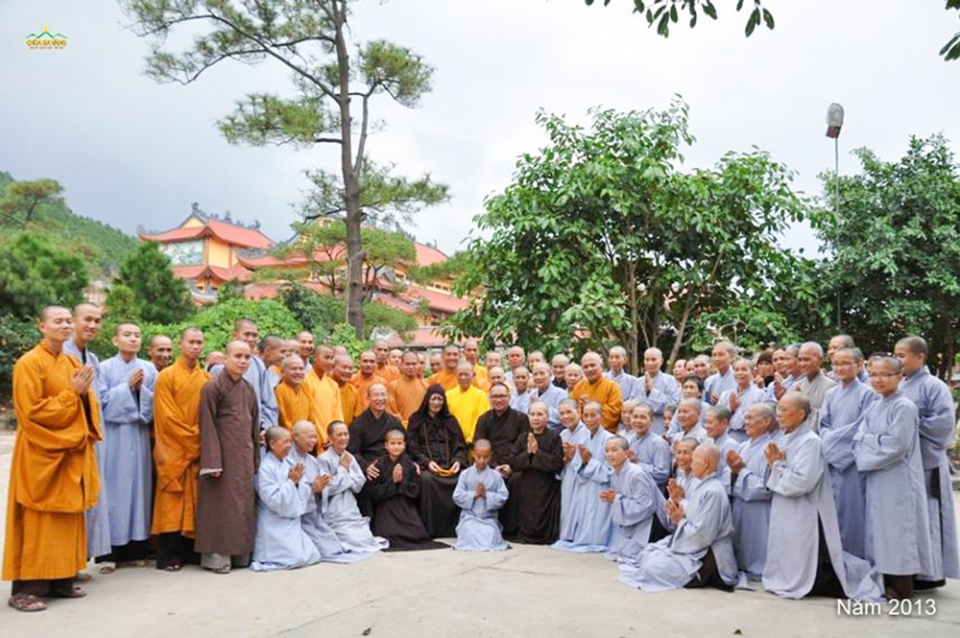 Trưởng lão Hòa thượng Thích Trí Tịnh thăm chùa Ba Vàng năm 2013