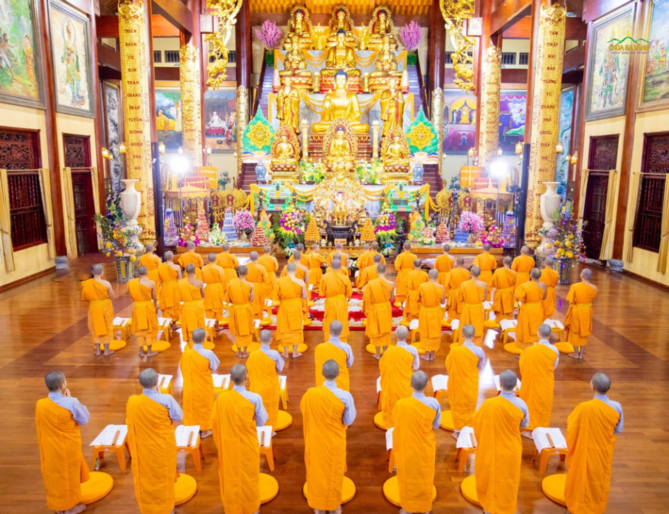 Tam Bảo (Phật, Pháp, Tăng) là nơi nương tựa vững chắc, duy nhất cho tất cả chúng sinh (ảnh minh họa)