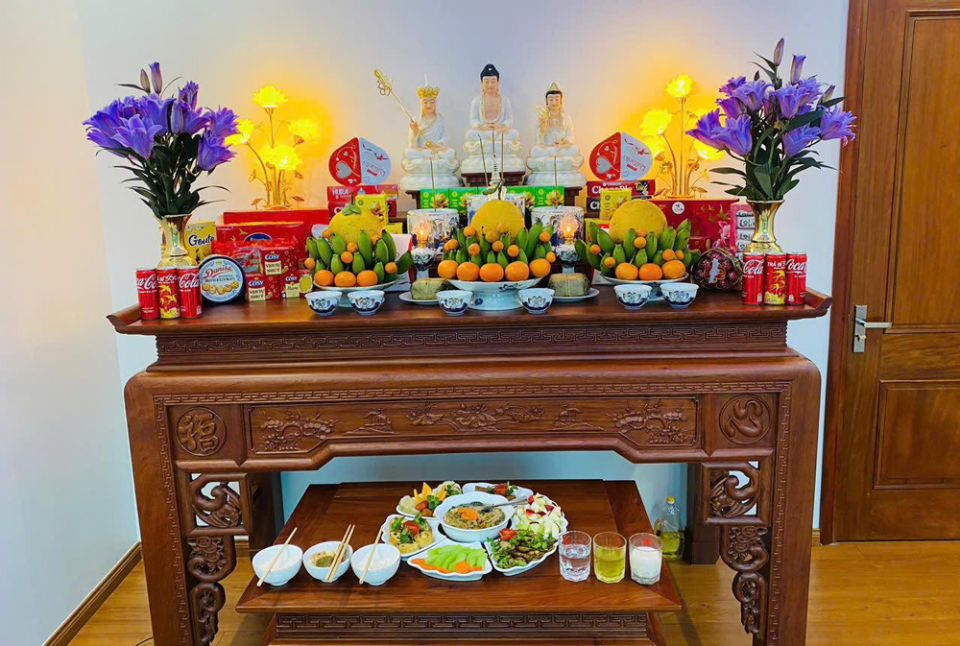 Chúng ta cần cúng vật thực thật trên bàn thờ (Ảnh minh họa)