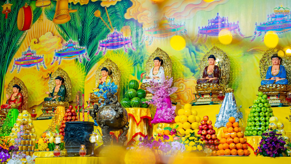 Tôn tượng Đức Phật Dược Sư Lưu Ly Quang Vương
