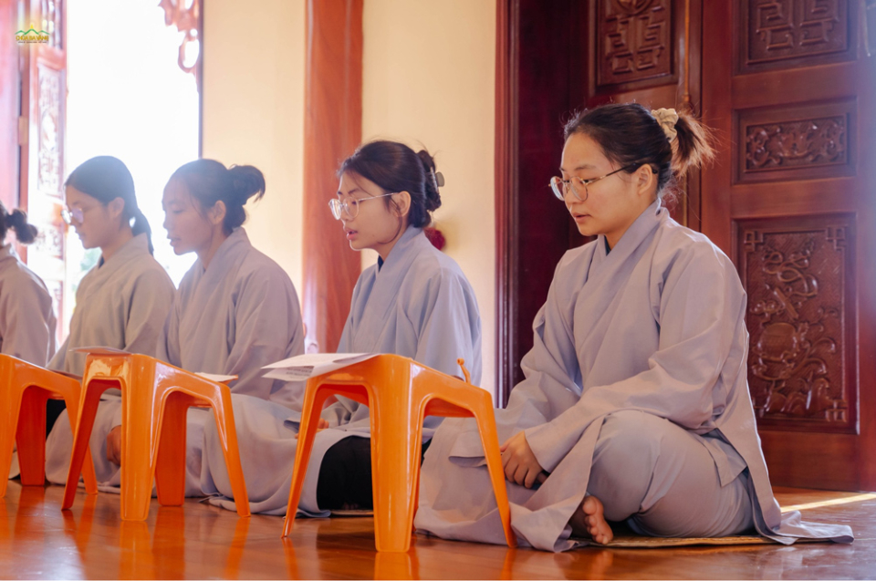 Chúng ta có thể tụng kinh vào bất cứ thời gian nào chỉ cần phù hợp với hoàn cảnh