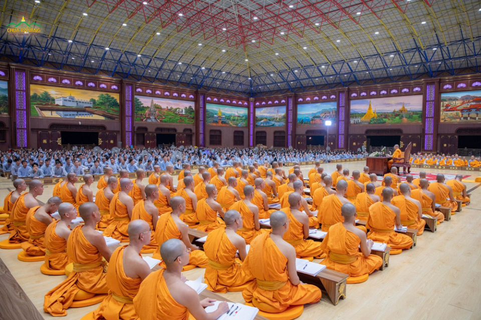 Việc chăm chỉ nghe Pháp là một trong những yếu tố giúp chúng ta thành tựu văn tài