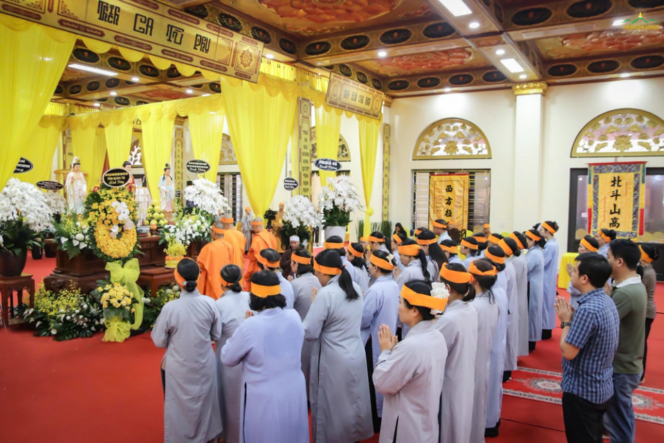 Thầy Thích Trúc Thái Minh thành kính dâng lời tưởng niệm Giác linh Trưởng lão Hoà thượng Thích Thanh Dục