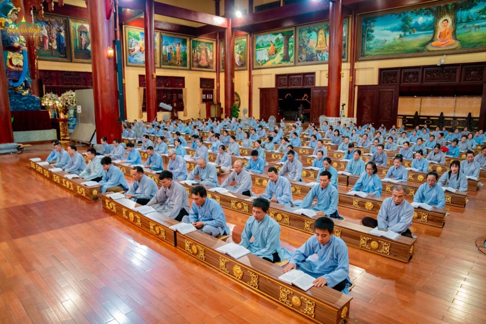 Chúng ta phải chuyên tâm tu tập, trì giới để giữ tâm không nhiễm dục lạc (ảnh minh họa)