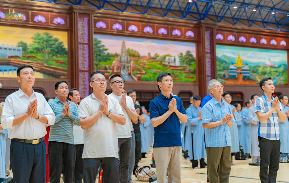 Quan trọng nhất trong việc lễ Phật là lòng thành kính