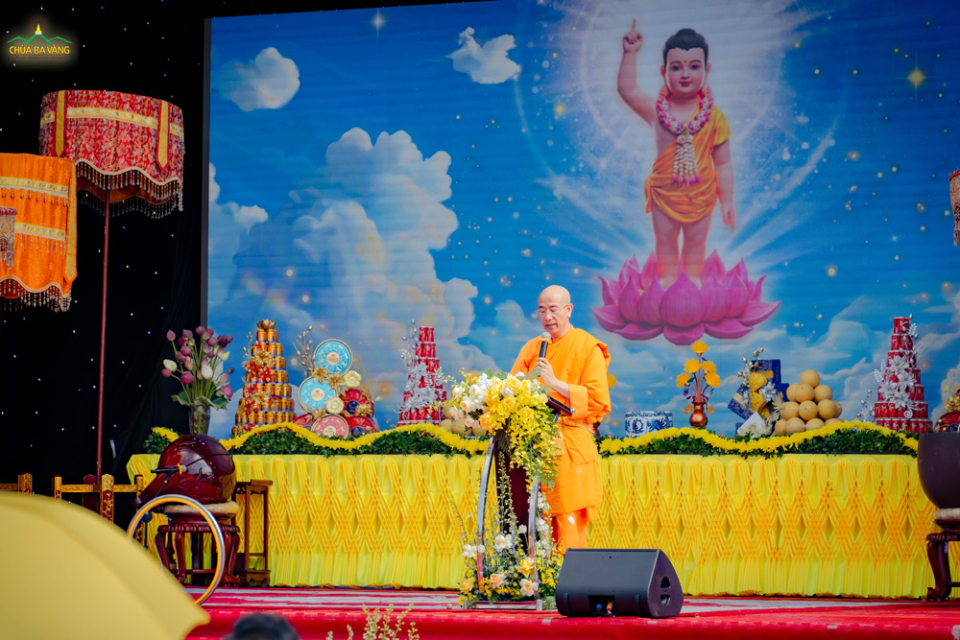 Thầy Thích Trúc Thái Minh tuyên đọc Thông điệp Phật đản PL.2570 - DL.2026 của Đức Pháp chủ Giáo hội Phật giáo Việt Nam