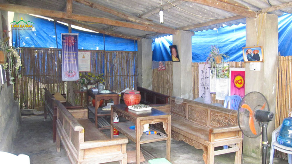 Phòng làm việc cũng là phòng tiếp khách, sinh hoạt những ngày đầu của Sư Phụ