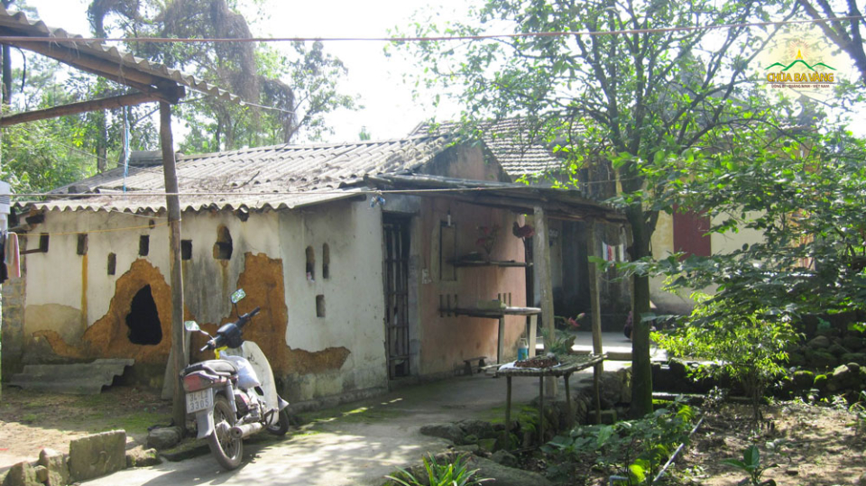 Những gian nhà tranh, vách nứa sơ sài