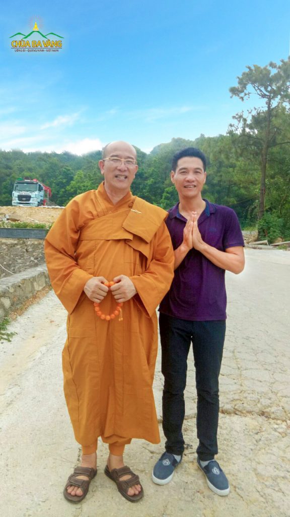 Anh Tuyến vô cùng vui mừng và xúc động khi lần đầu tiên được đứng cạnh Thầy