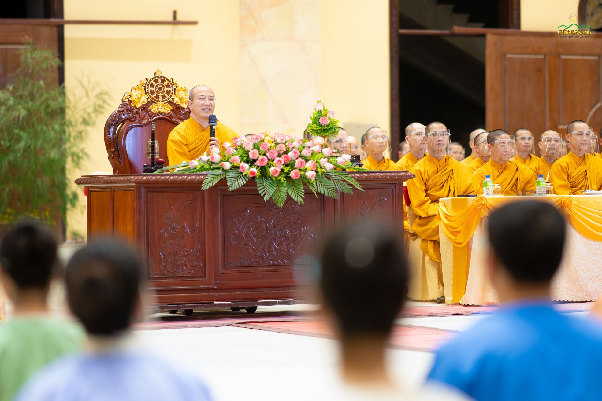 Sư Phụ Thích Trúc Thái Minh và chư Tăng chùa Ba Vàng quang lâm chứng dự chương trình