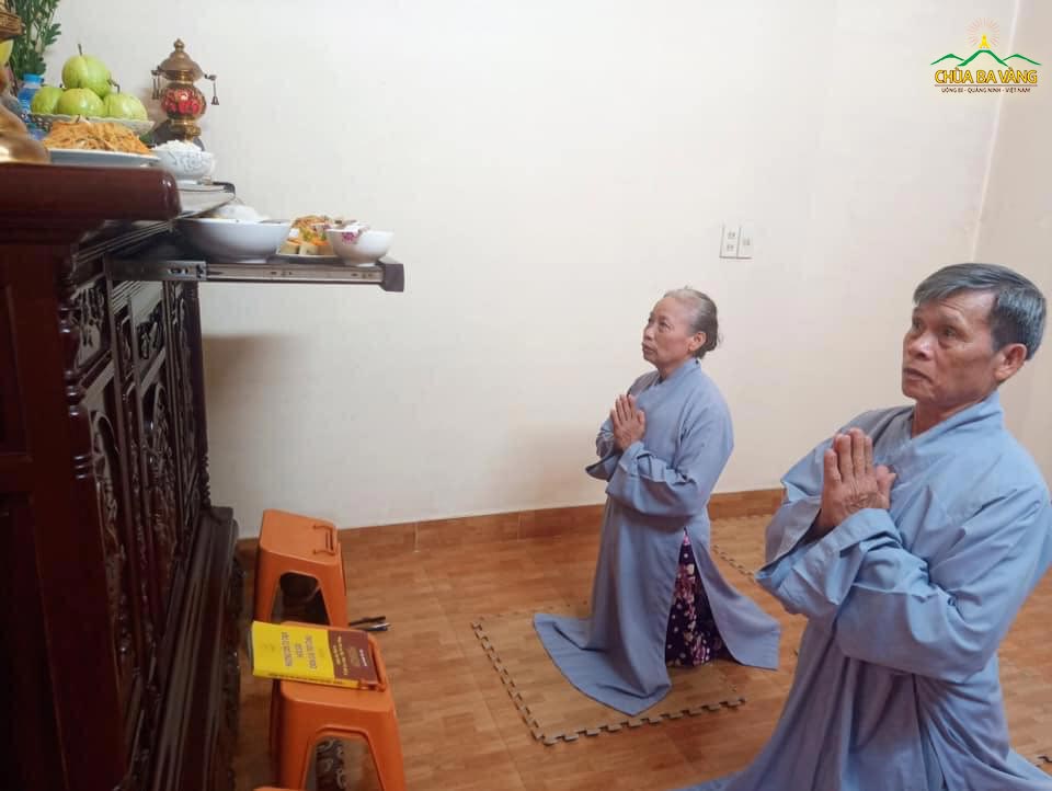 Chú Vũ Đức Khang và vợ nhất tâm tu học Phật Pháp để chuyển hóa nghiệp bệnh động kinh