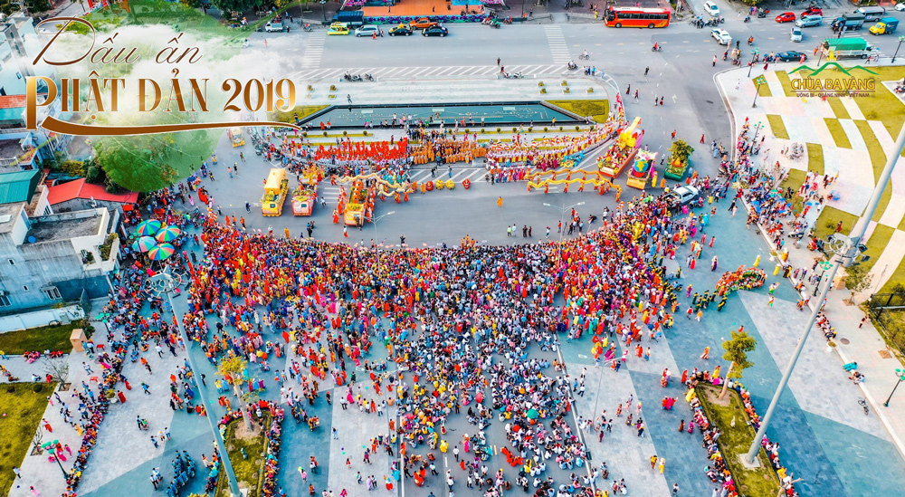 Tiếp nối thành công của năm 2018, chương trình kính mừng ngày Đức Phật đản sinh năm 2019 được tổ chức với quy mô lớn thu hút hàng ngàn người tham gia