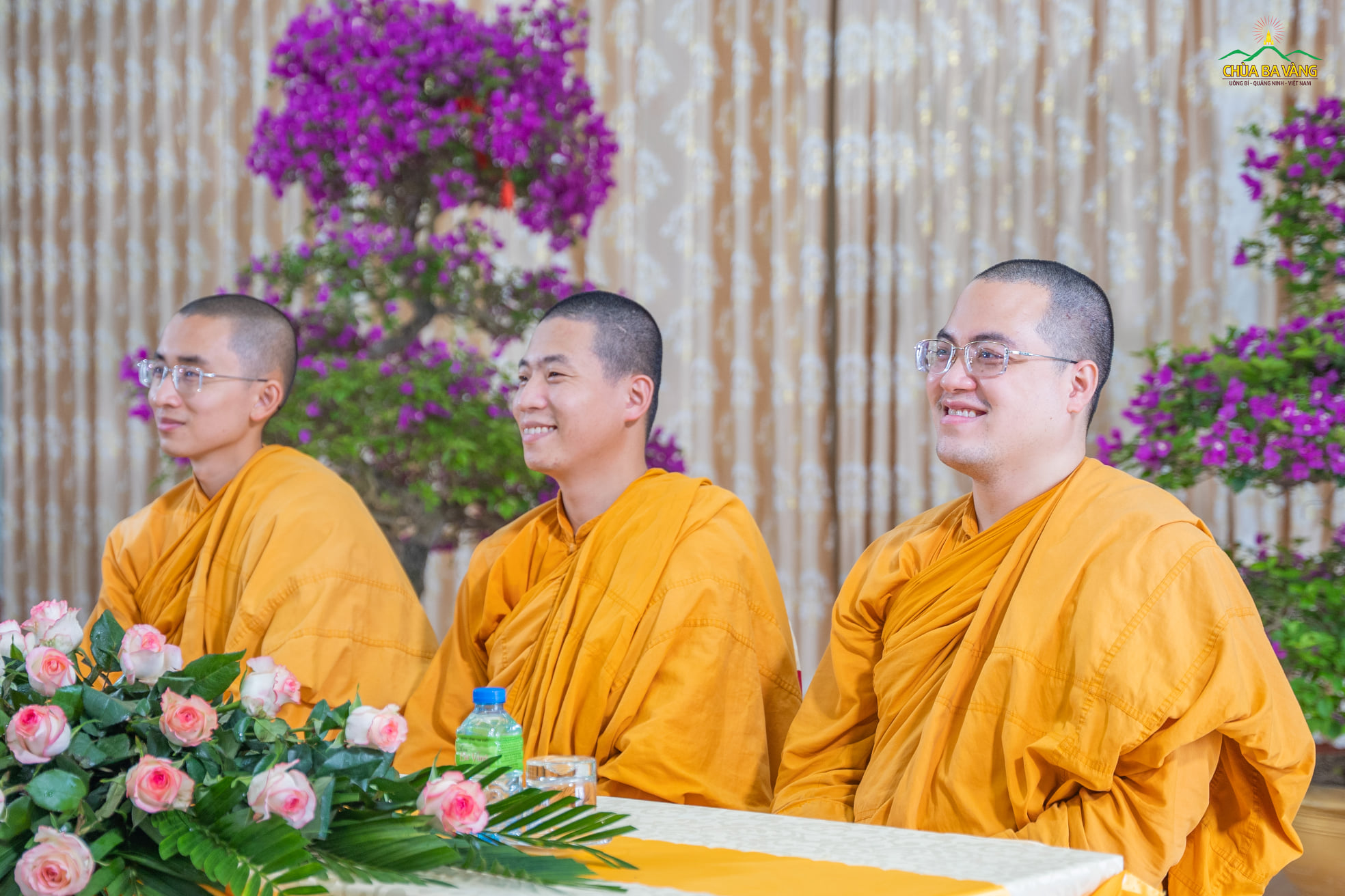 Chư Tăng chùa Ba Vàng tham dự buổi tọa đàm