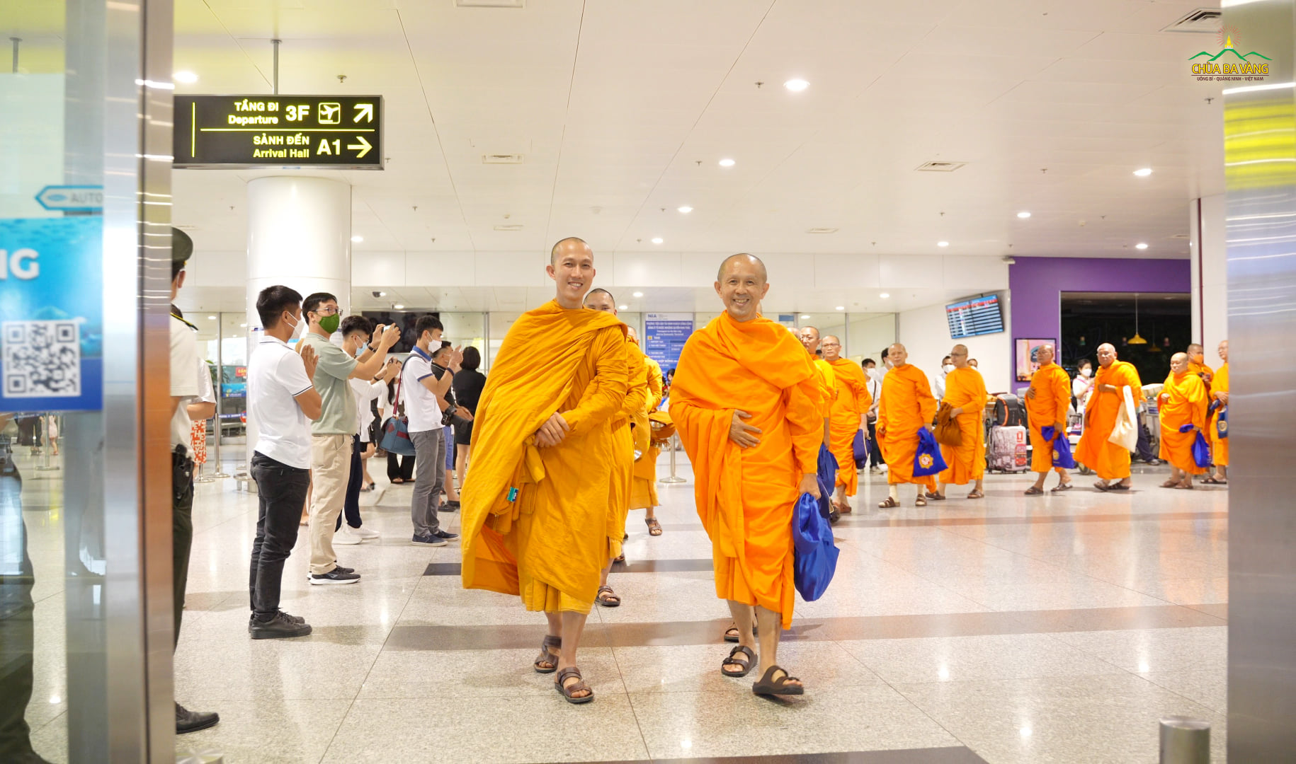 Nhân dịp Đại lễ Phật đản, một số chư Tôn đức Tăng từ nhiều quốc gia trên thế giới đã đến Việt Nam tham quan và dự Đại lễ Phật đản cùng chư Tăng Ni, Phật tử Việt Nam