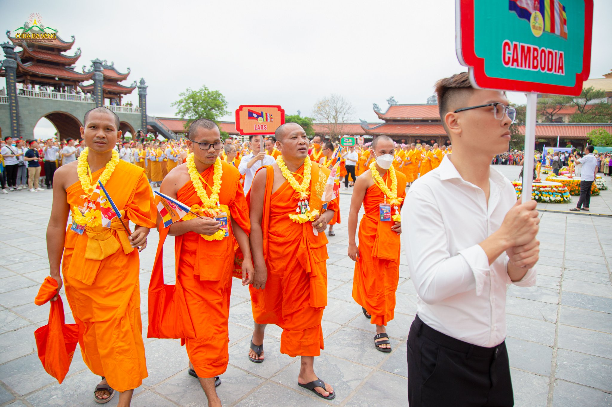 Chư Tăng nước Campuchia tham gia diễu hành mừng Đức Phật đản sinh tại chùa Ba Vàng