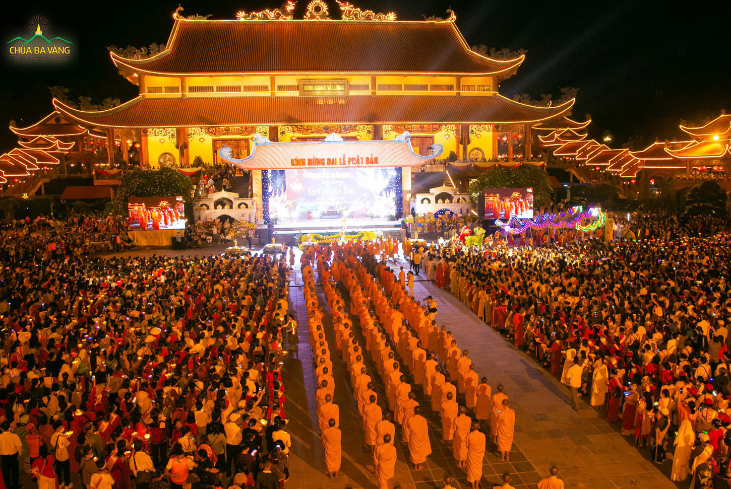 Rước đăng cúng dường mừng lễ Phật đản sinh – một chương trình mang tầm cỡ quốc tế với sự tham gia của chư Tăng Ni cùng nhân dân, Phật tử trong nước và ngoài nước