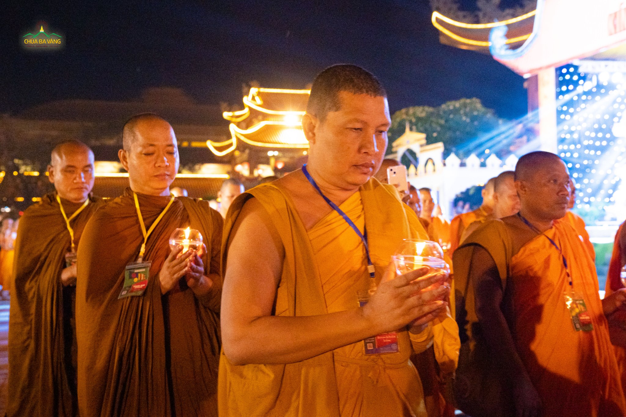 Chư Tăng tại một số nước trên thế giới tham dự lễ rước đăng cúng dường Đức Phật đản sinh