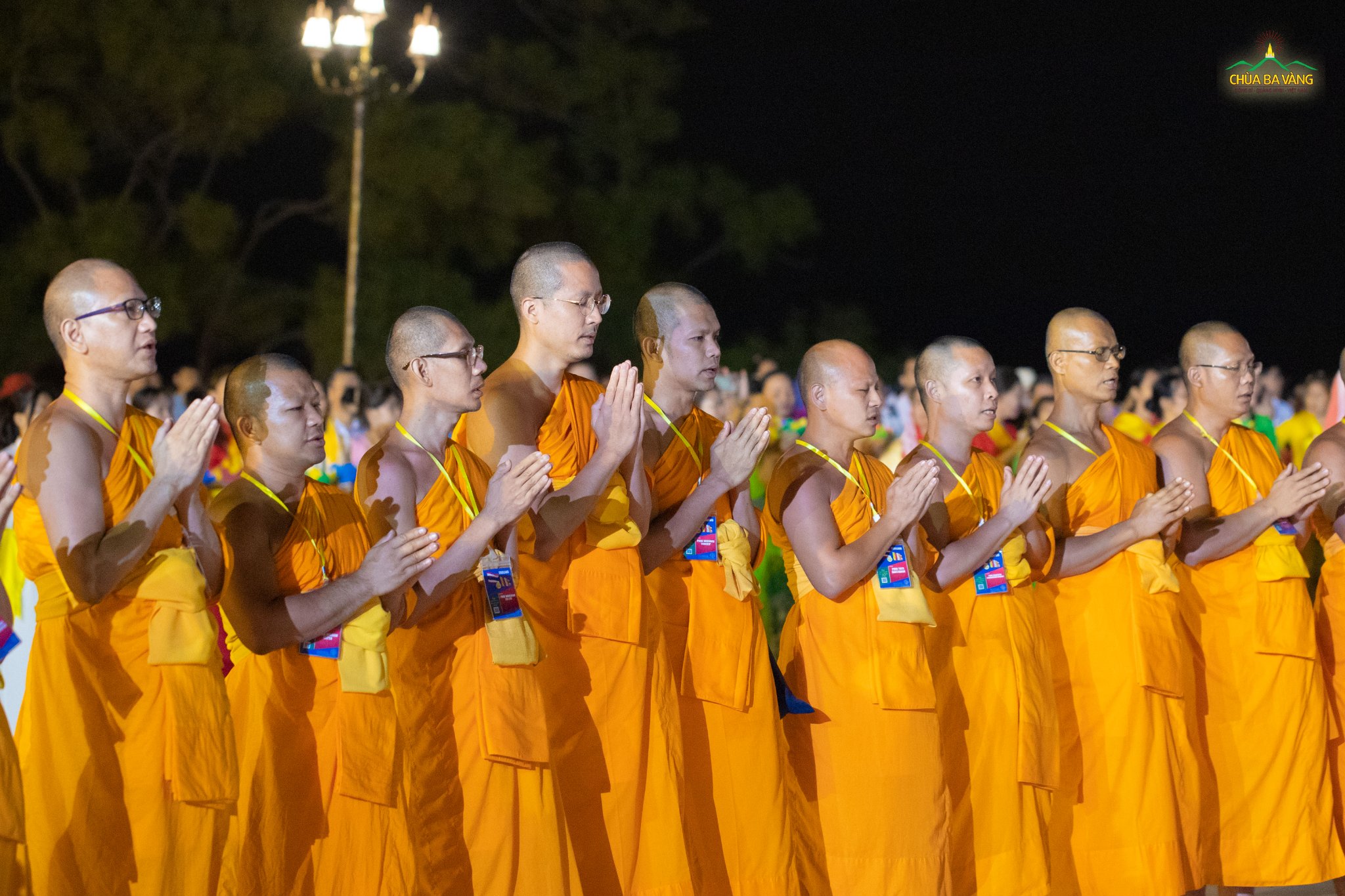 Chư Tăng Thái Lan tụng kinh Pali tại buổi dâng đăng cúng dường Đức Phật đản sinh