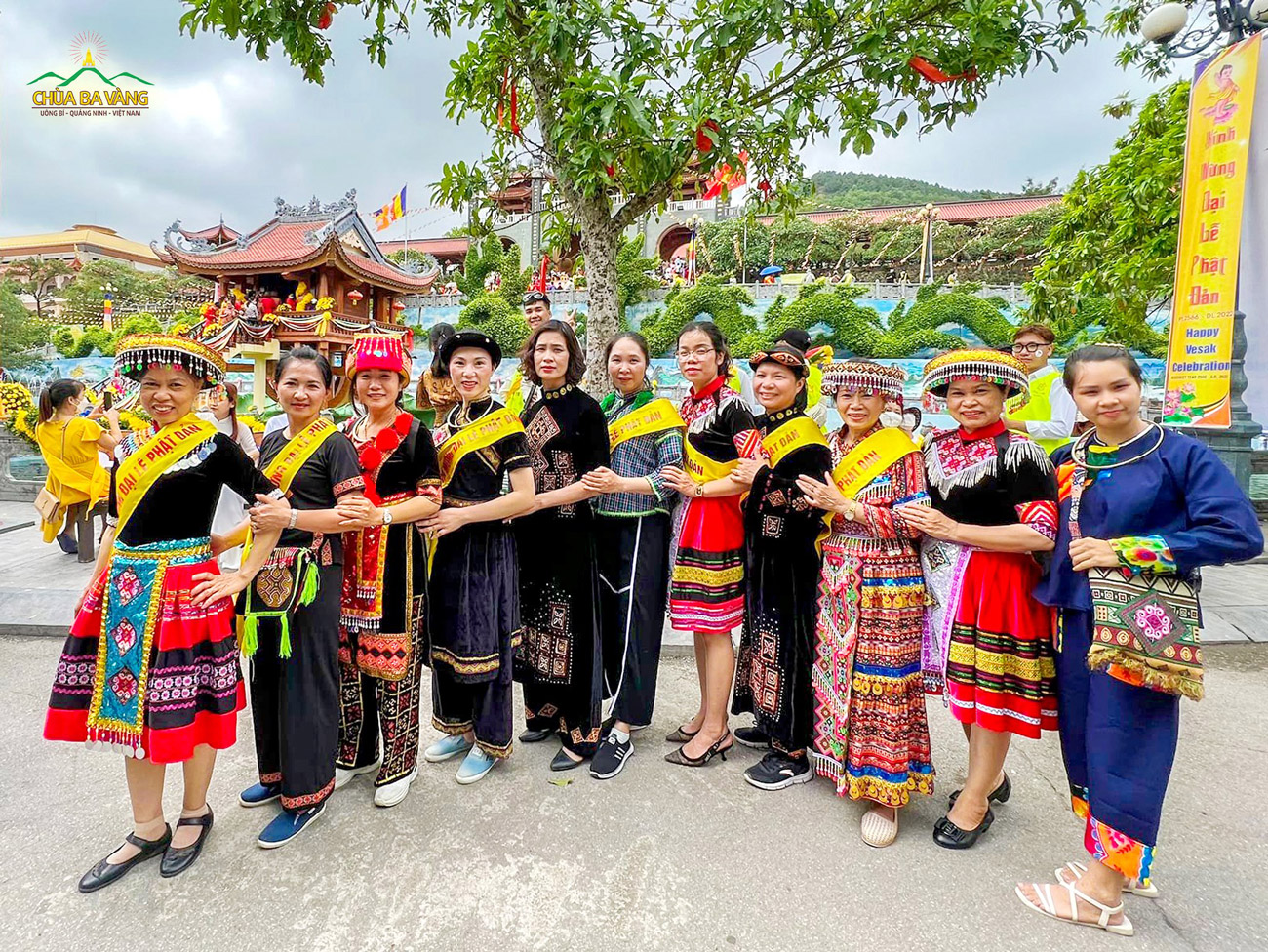 Từ Lạng Sơn, các Phật tử đạo tràng Minh Niệm đã trở về chùa Ba Vàng tham dự Đại lễ Phật đản 2022