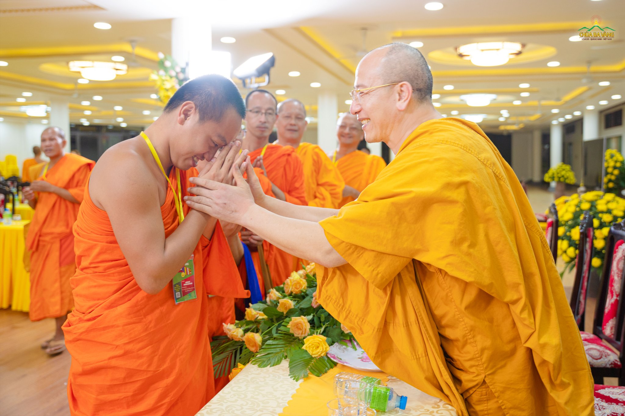 Chư Tăng nước Lào chắp tay thành kính gửi lời cảm ơn Sư Phụ Thích Trúc Thái Minh