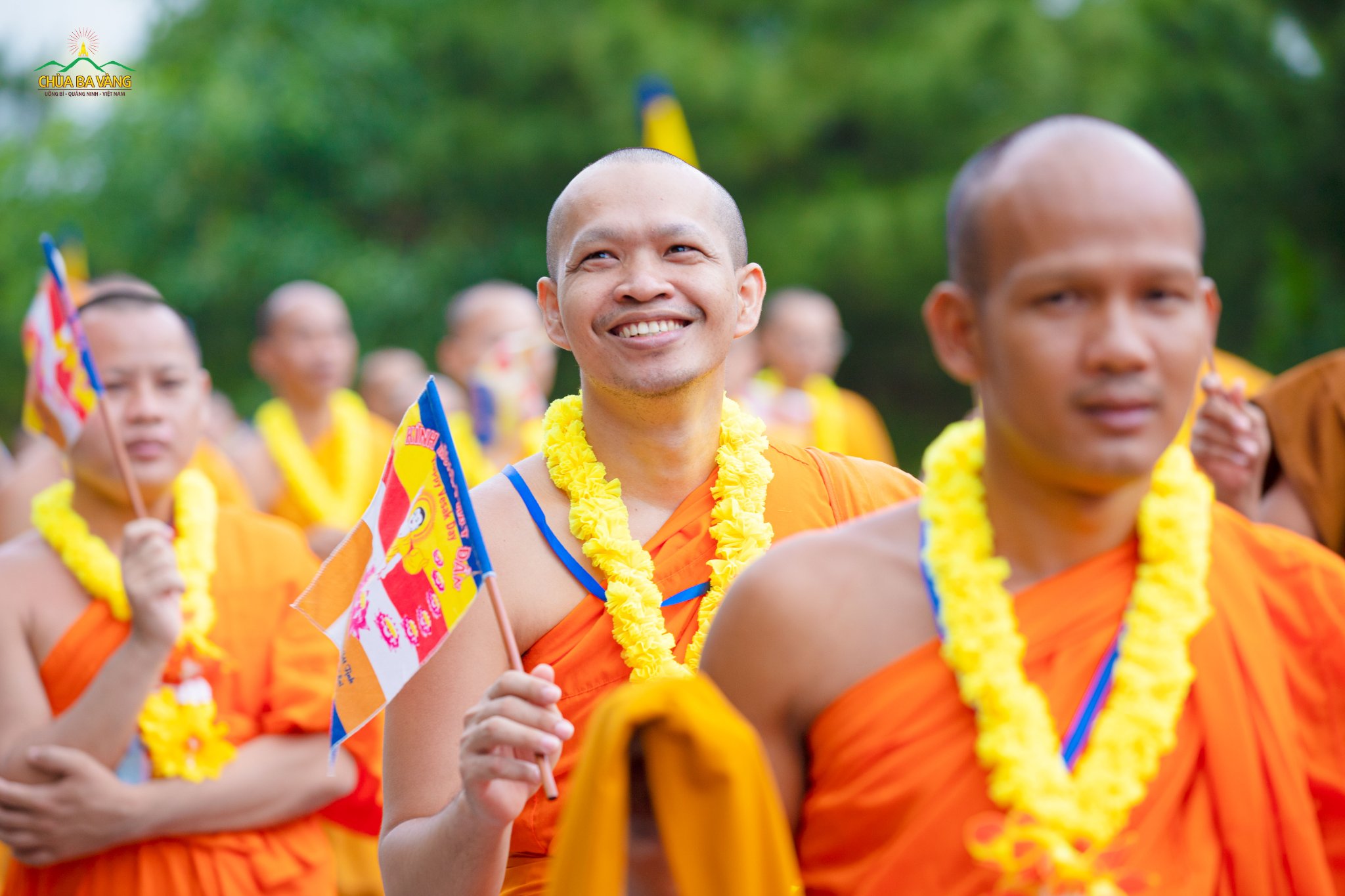 Chư Tăng hân hoan tham gia lễ diễu hành mừng Đức Phật đản sinh