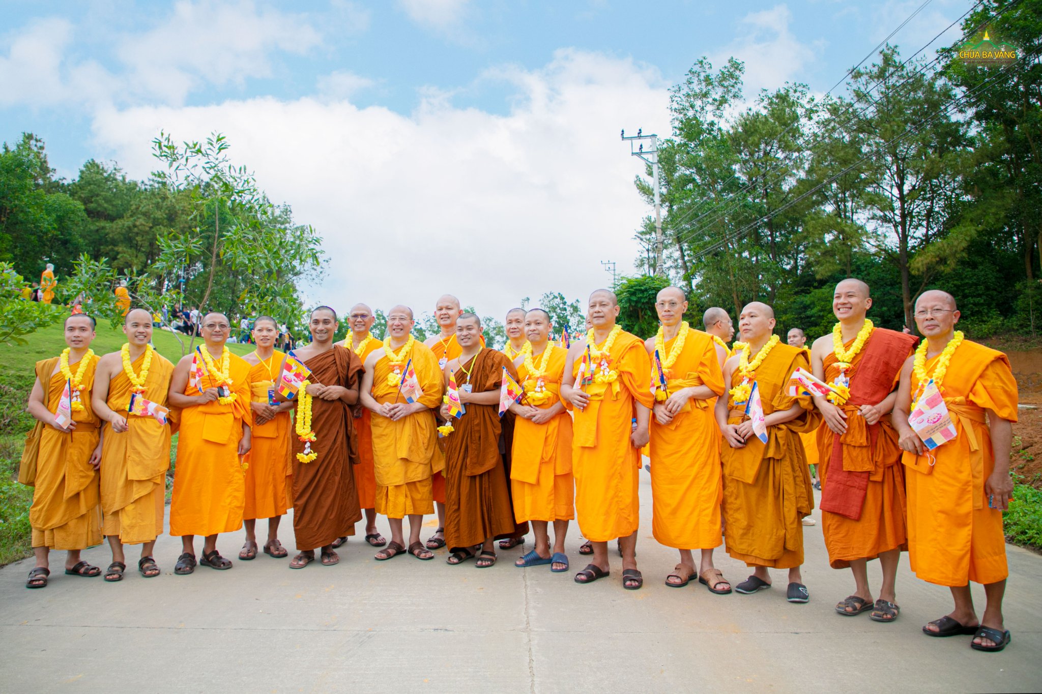 Sự hiện diện của chư Tăng các hệ phái cùng chư Tăng đến từ nhiều nước khác nhau tại Đại lễ Phật đản chùa Ba Vàng chính là minh chứng khẳng định tinh thần hòa hợp của đạo Phật
