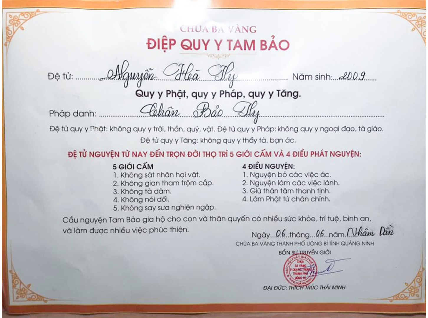 Tham gia Khóa tu mùa hè, khóa sinh Nguyễn Hà Vy được quy y Tam Bảo