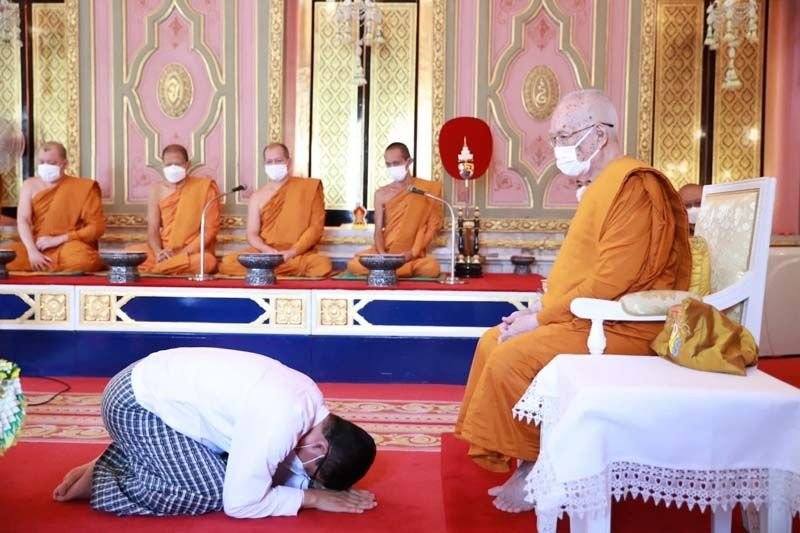 Đại sứ cộng hòa Liên bang Myanmar cung kính đảnh lễ chư Tăng