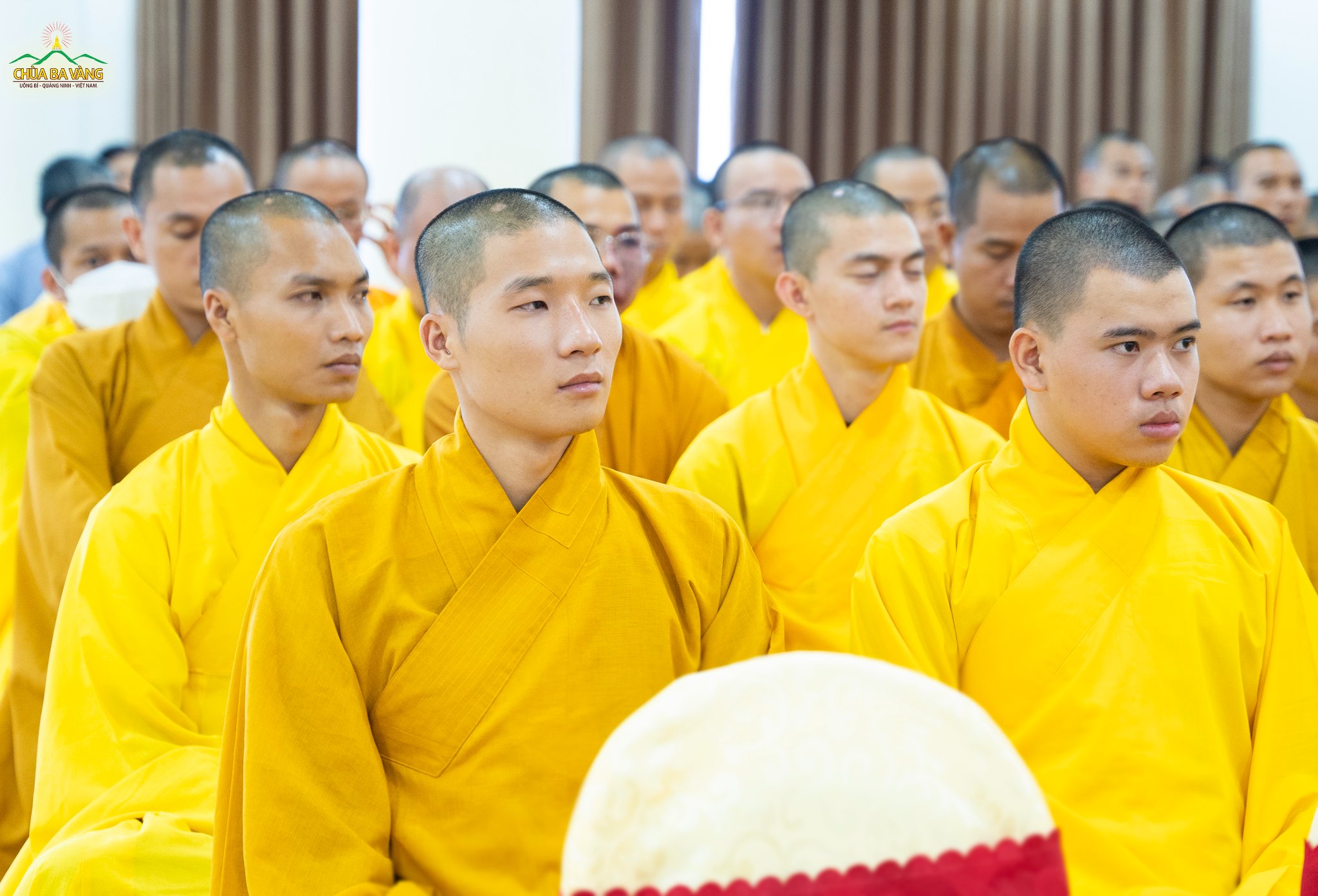 Tăng sinh trường Trung cấp Phật học Đà Nẵng lắng nghe Đại đức Thích Trúc Thái Minh chia sẻ về kinh nghiệm tu tập của chùa Ba Vàng
