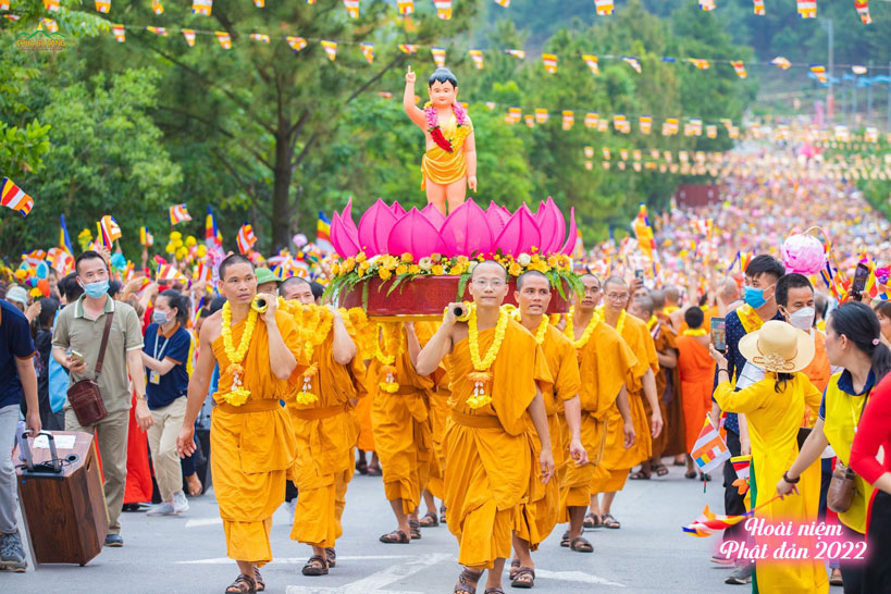 Lễ mừng Phật Đản sinh là một lễ hội, là ngày để những người con Phật hân hoan đón mừng