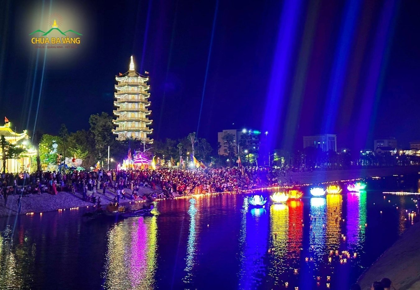 Toàn cảnh dòng sông Cầu Rào, thành phố Đồng Hới, tỉnh Quảng Bình